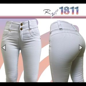 Colombian White skinny jean . Levanta cola